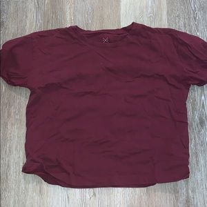 maroon t-shirt